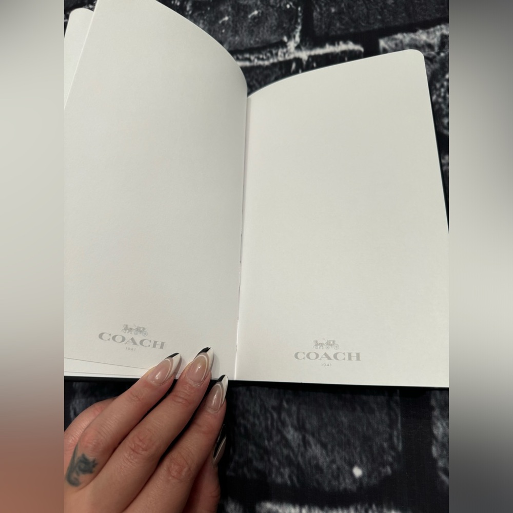 🔥🔥🔥COACH Notebook ⭐️⭐️⭐️ - Picture 2 of 3